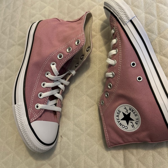 🛍️ Converse Chuck Taylor All-Star canvas high tops Classic Pink Canvas High-Tops - Picture 1 of 9